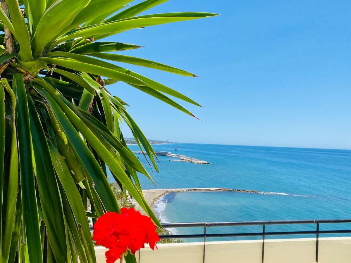 First Line! Art-apartment On The Seafront Of With Swimming Pool Apartment