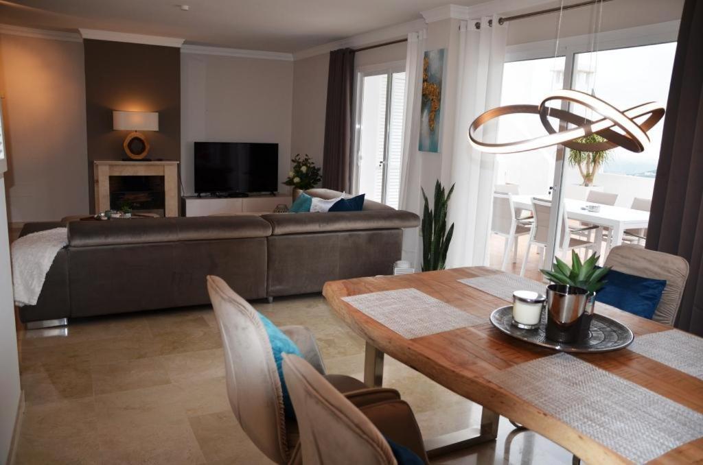 Penthouse Mit Privatem Jacuzzi In Marbella - La Mairena *