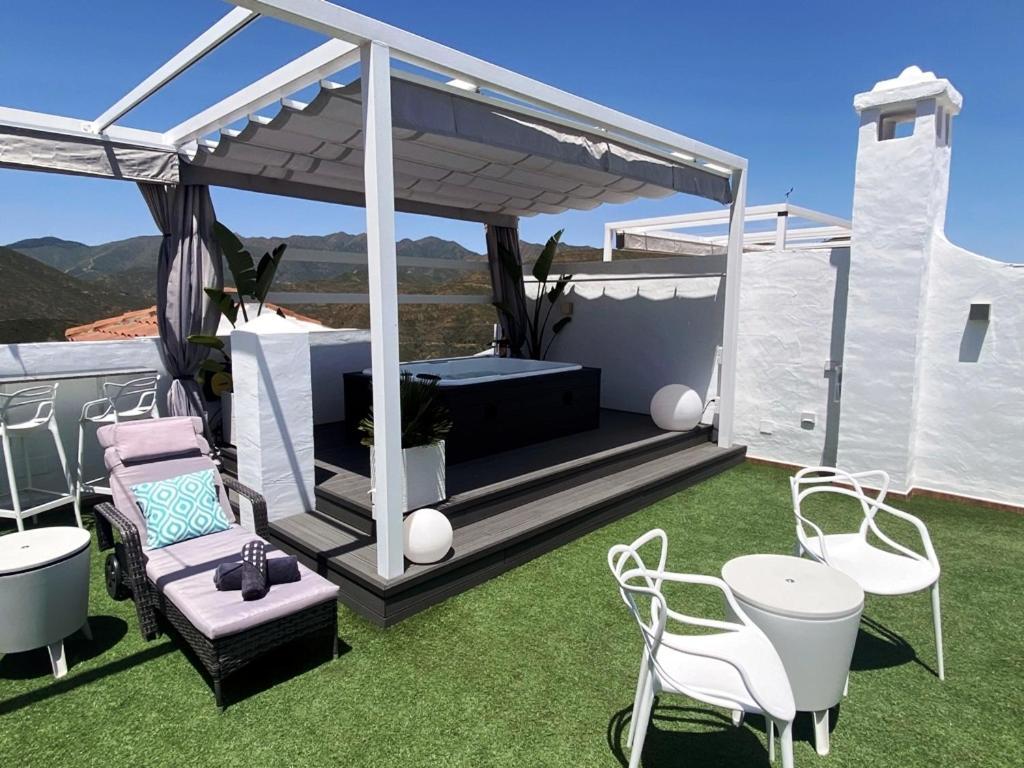 Penthouse Mit Privatem Jacuzzi In Marbella - La Mairena * Ojén