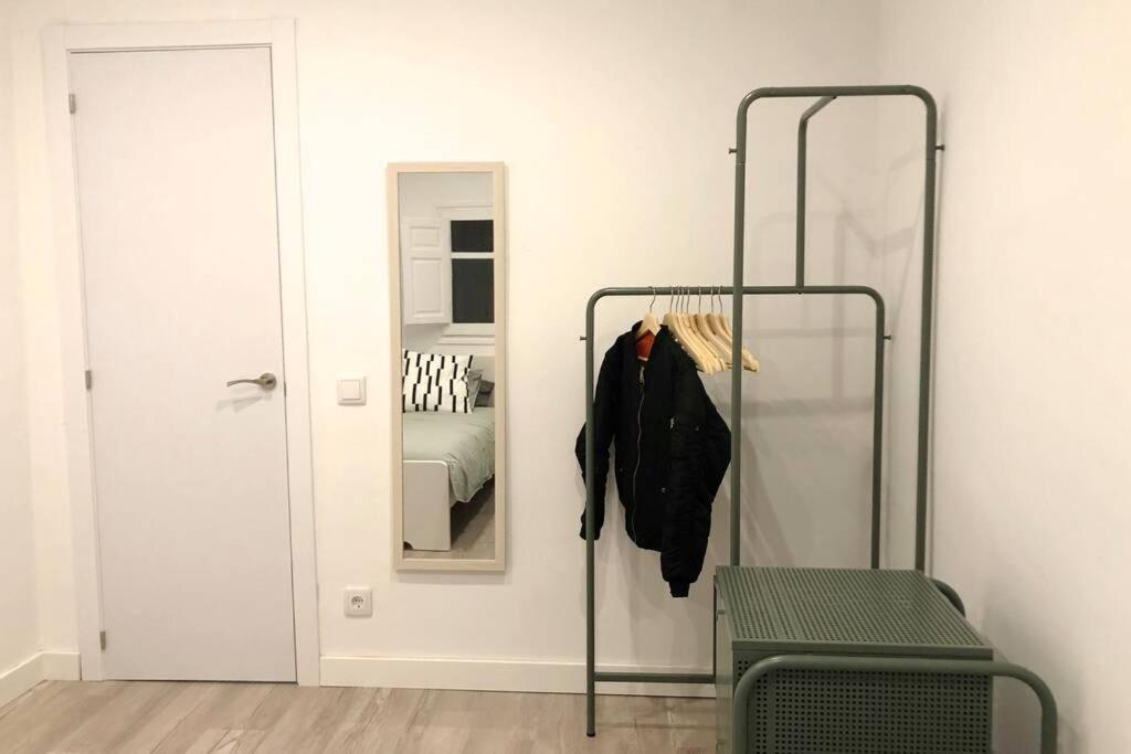 Apartment M5 Cool Terrace. Metro 1 Min. Center 15' By Metro