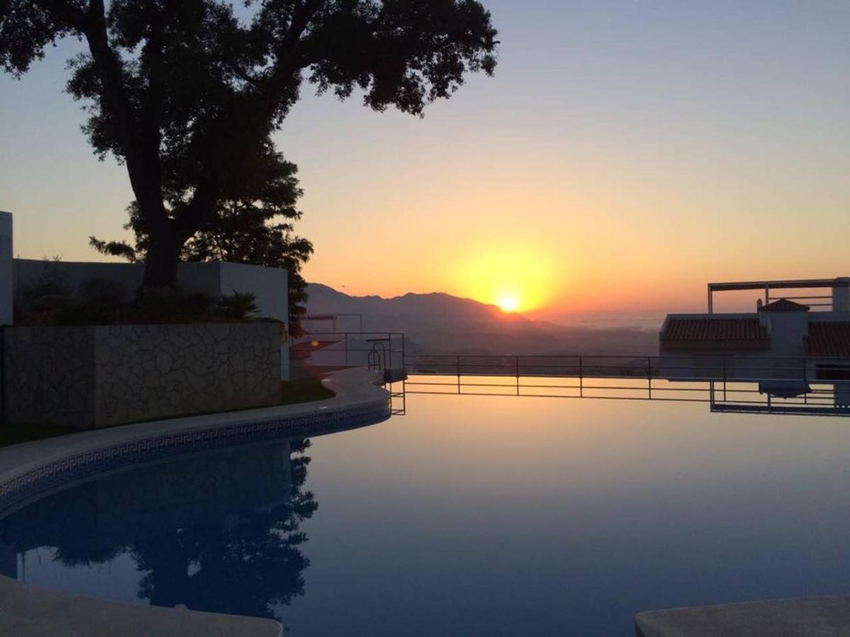 Penthouse Mit Privatem Jacuzzi In Marbella - La Mairena