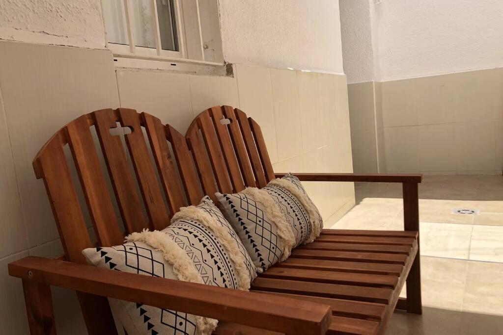 M4 Cool Terrace. 1 Min To Metro. 15 Min To Center *