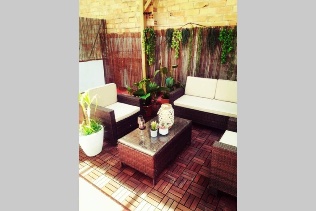 Apartment M4 Cool Terrace. 1 Min To Metro. 15 Min To Center