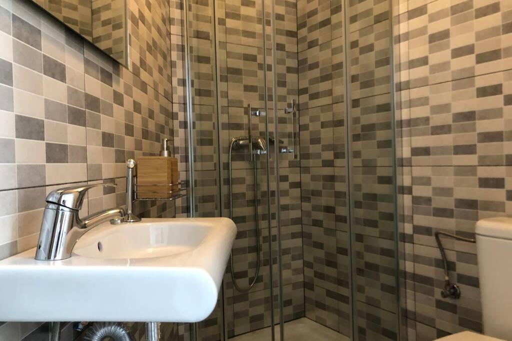Apartment M4 Cool Terrace. 1 Min To Metro. 15 Min To Center Esplugues de Llobregat