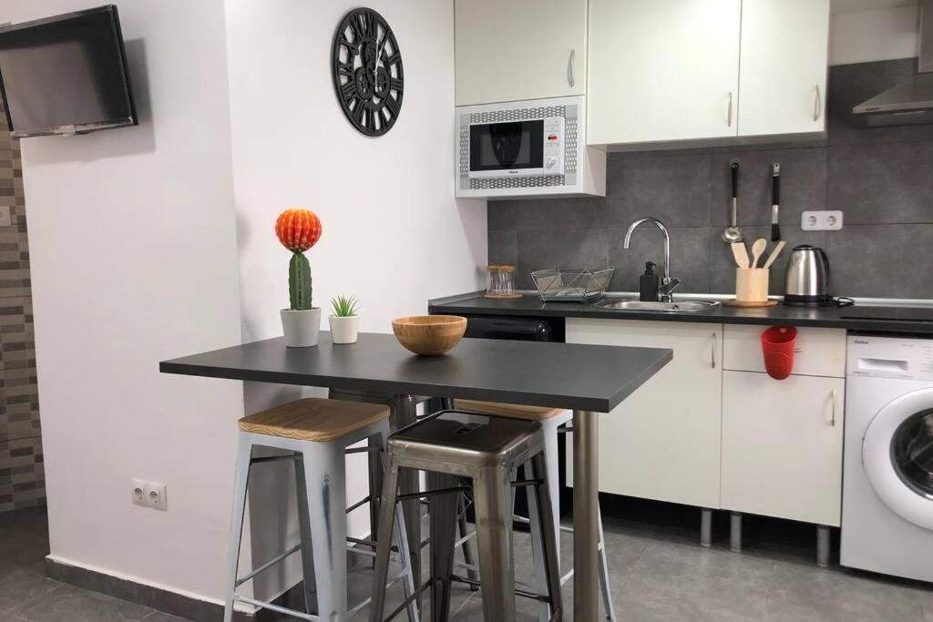 M4 Cool Terrace. 1 Min To Metro. 15 Min To Center * Esplugues de Llobregat