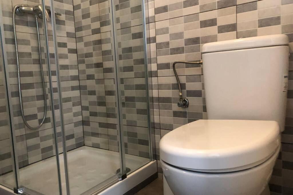 Apartment M4 Cool Terrace. 1 Min To Metro. 15 Min To Center Esplugues de Llobregat