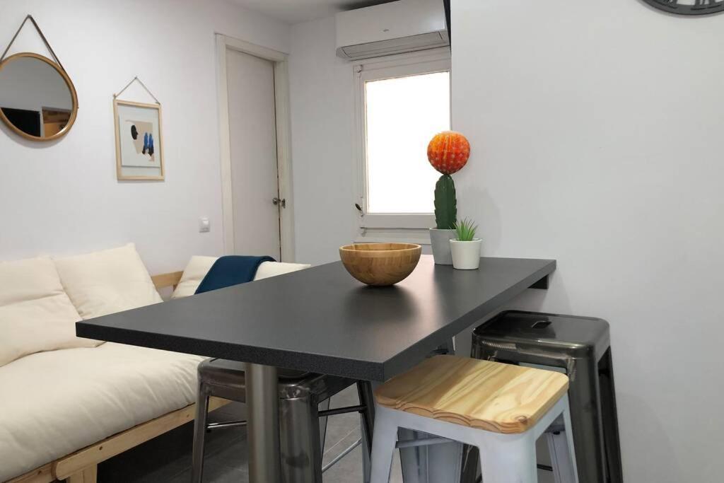 Apartment M4 Cool Terrace. 1 Min To Metro. 15 Min To Center Esplugues de Llobregat
