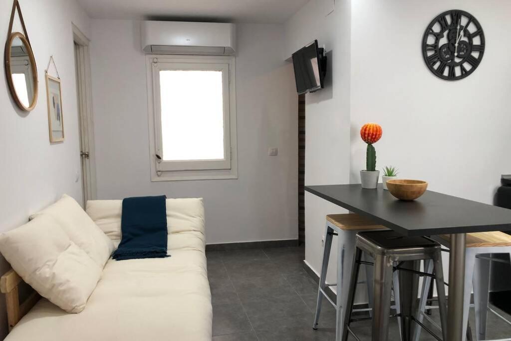 Apartment M4 Cool Terrace. 1 Min To Metro. 15 Min To Center Esplugues de Llobregat
