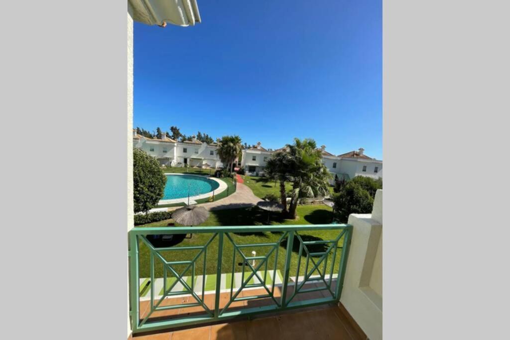 Con Porche, Piscina Y Pista De Pádel, Junto Al Campo De Golf * El Portil