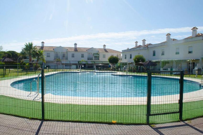 Apartamento Con Porche, Piscina Y Pista De Pádel, Junto Al Campo De Golf