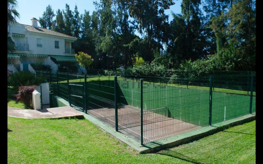 Apartamento Con Porche, Piscina Y Pista De Pádel, Junto Al Campo De Golf
