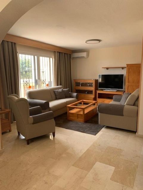 Macdonald Dona Lola Apartment