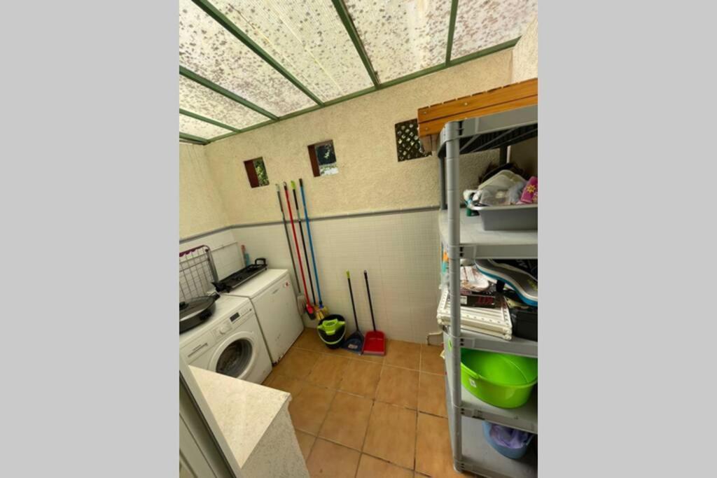 Con Porche, Piscina Y Pista De Pádel, Junto Al Campo De Golf Apartamento
