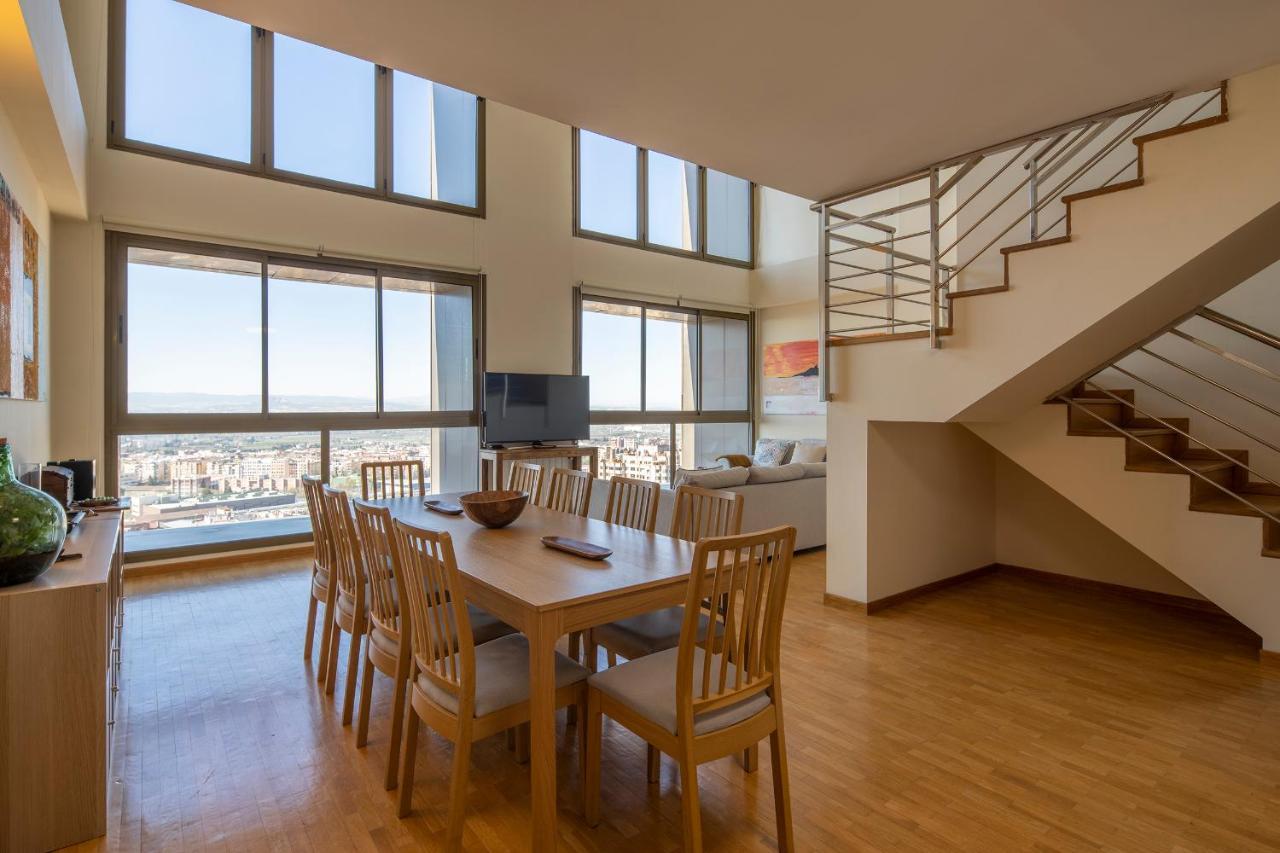 Atico Granada, Penthouse, 18-19th Floor, Centre, Views, Terrace, Free Parking *