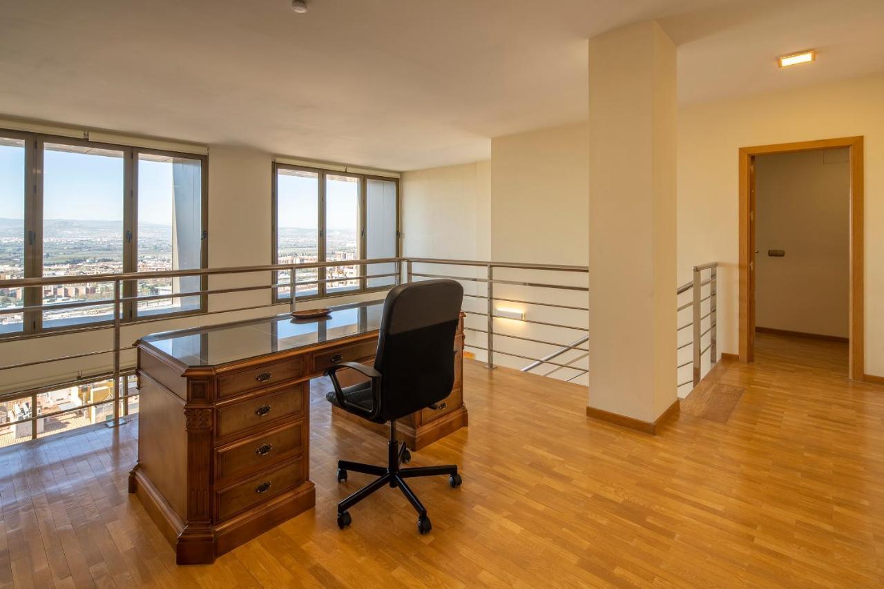 Apartamento Atico Granada, Penthouse, 18-19th Floor, Centre, Views, Terrace, Free Parking Granada