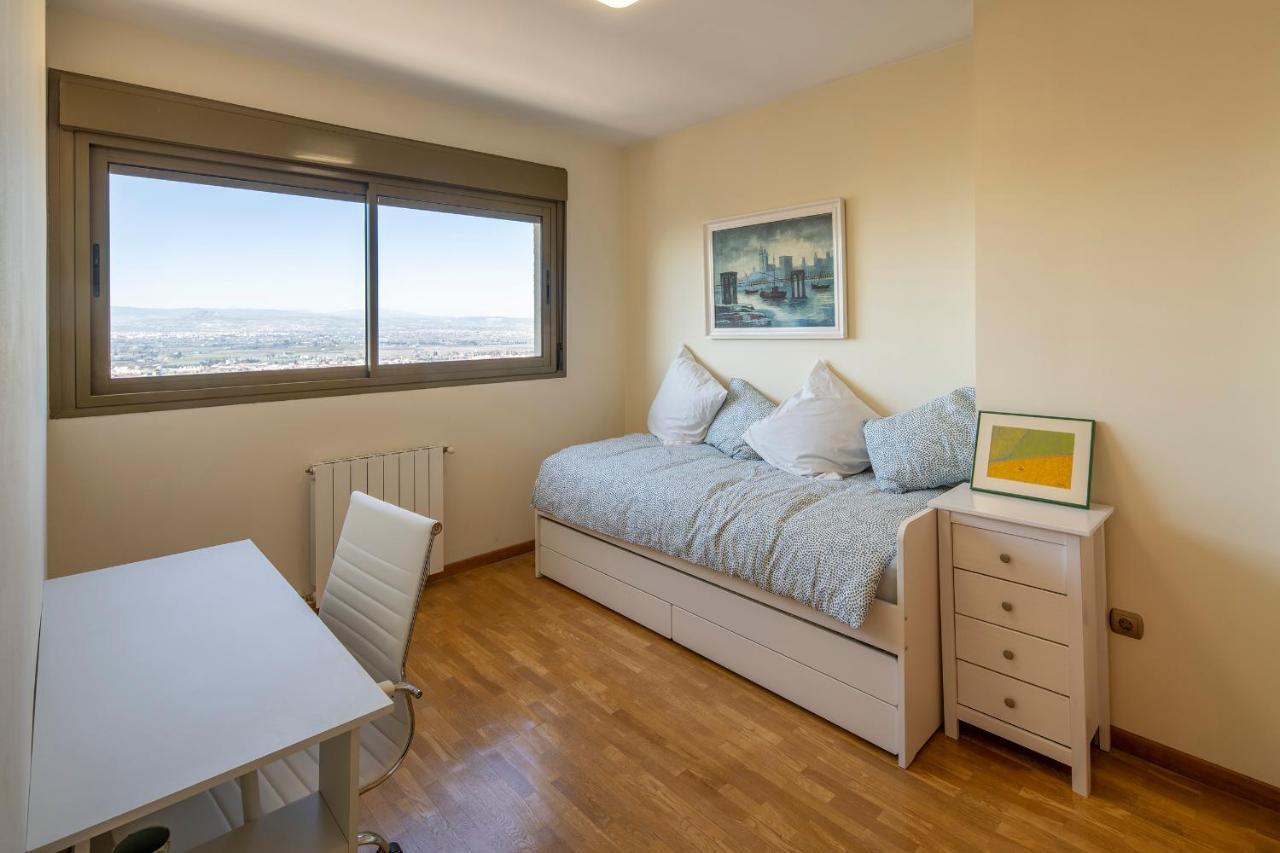 Atico Granada, Penthouse, 18-19th Floor, Centre, Views, Terrace, Free Parking *
