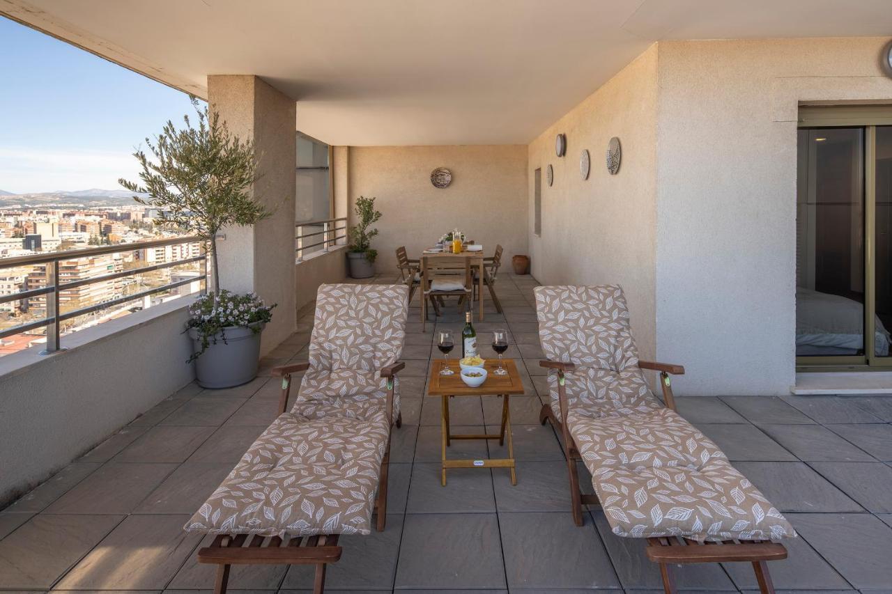 Atico Granada, Penthouse, 18-19th Floor, Centre, Views, Terrace, Free Parking * Granada