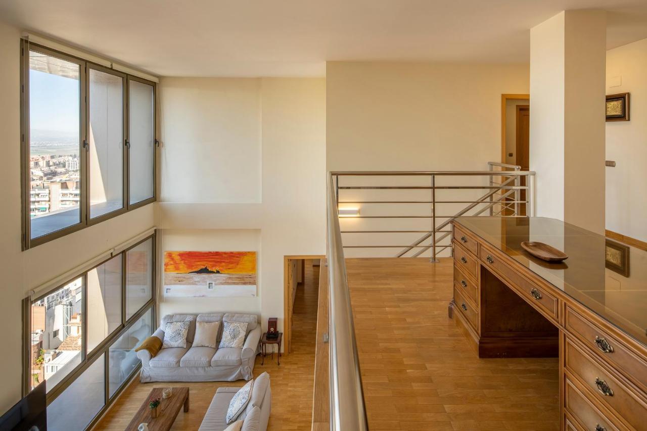Atico Granada, Penthouse, 18-19th Floor, Centre, Views, Terrace, Free Parking * Granada