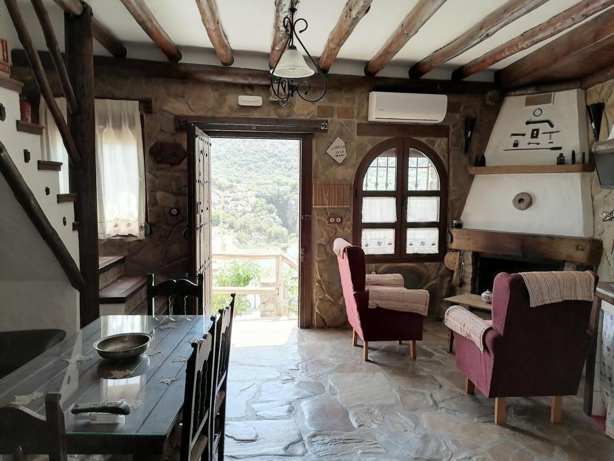 Del Postigo Villa *