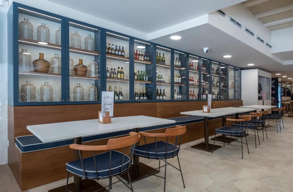 Rosamar Es Blau - Adults Only +21