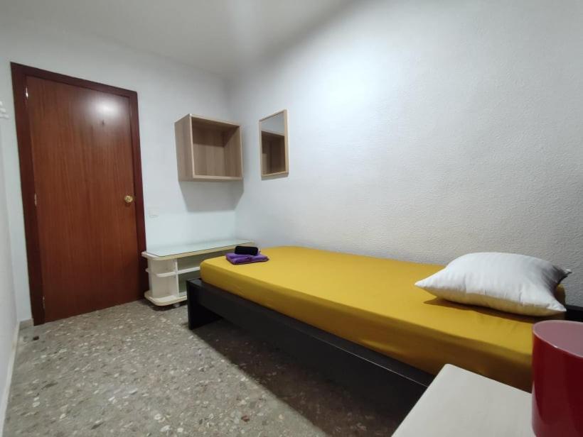 Habitación en casa particular P-3- комната в квартире для 1 человека в центре Alicante