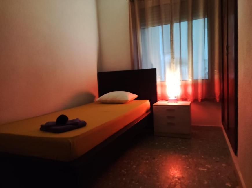 P-3- комната в квартире для 1 человека в центре Habitación en casa particular Alicante