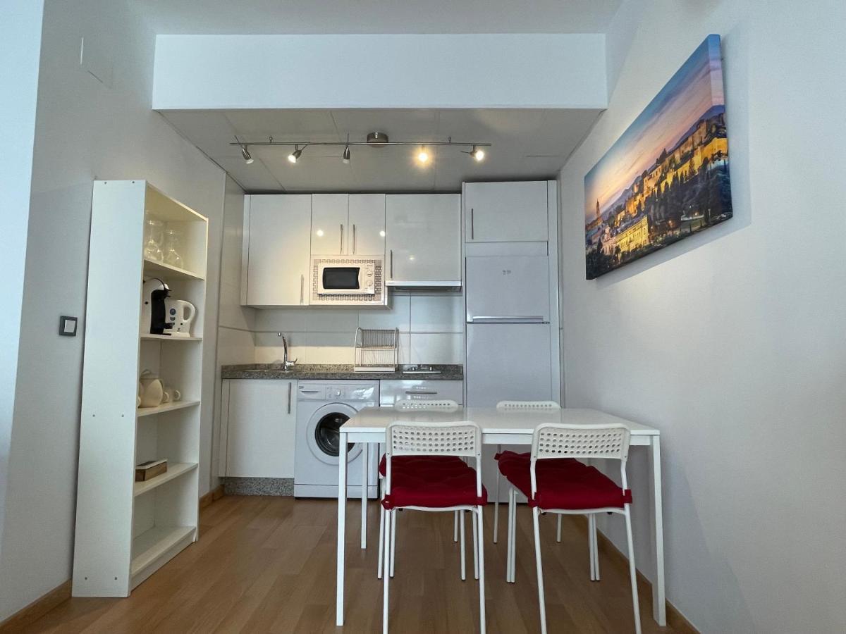Amazing In The Heart Of Pool & Free Parking Apartment *