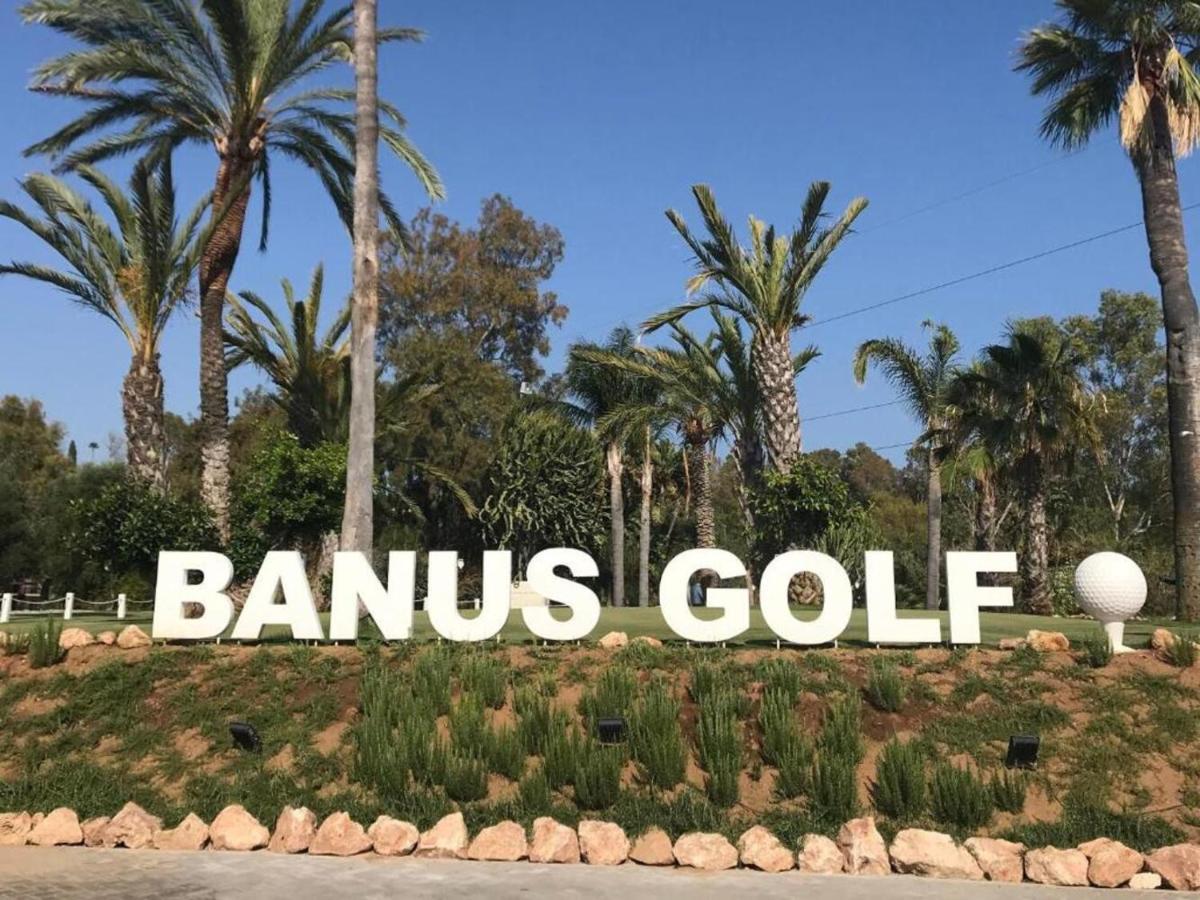Preciosa Casa De 4 Y 3 Baños, Urbanización Naranjos, Puerto Banus * Marbella