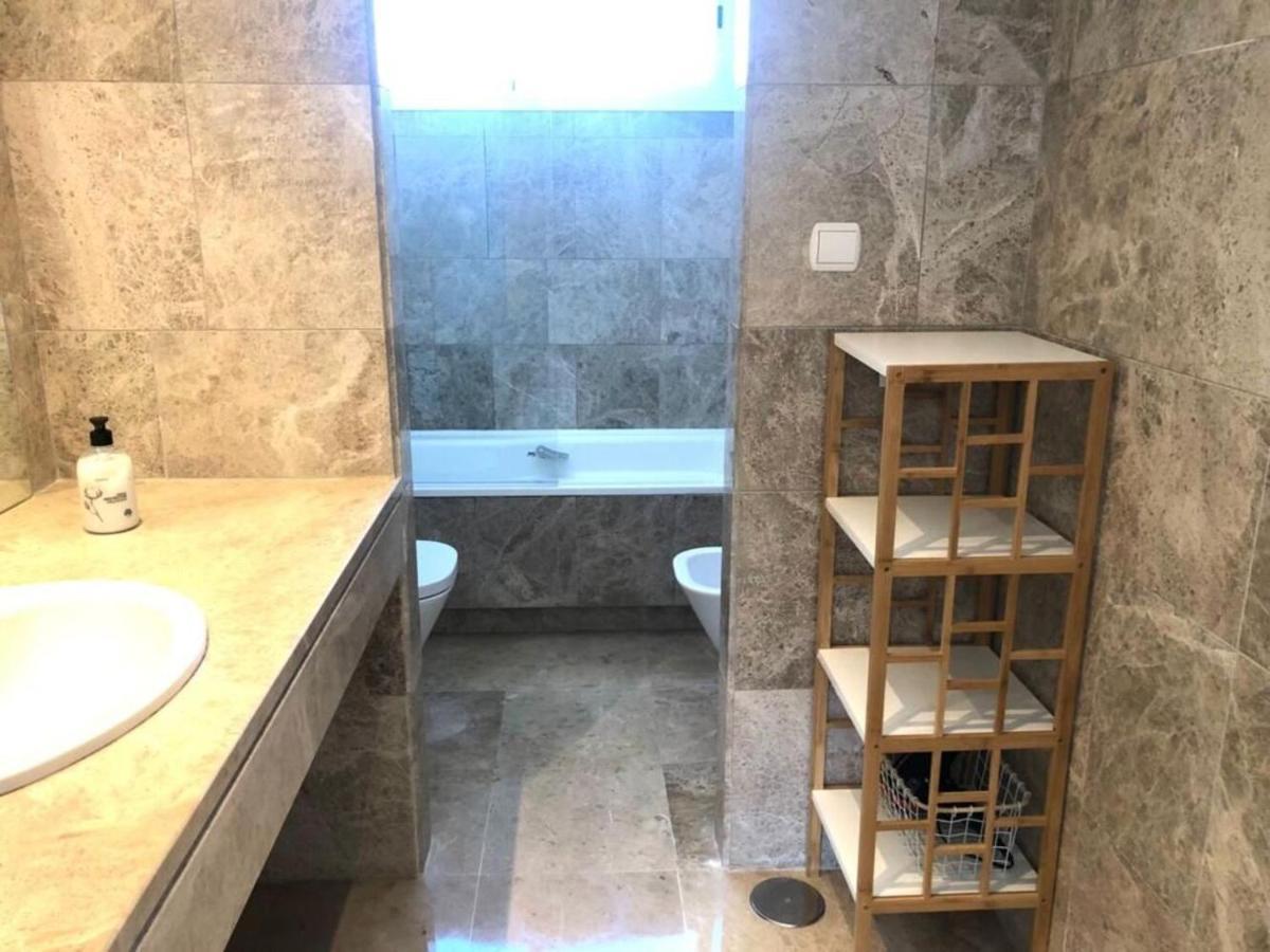 Сasa de vacaciones Preciosa Casa De 4 Y 3 Baños, Urbanización Naranjos, Puerto Banus Marbella