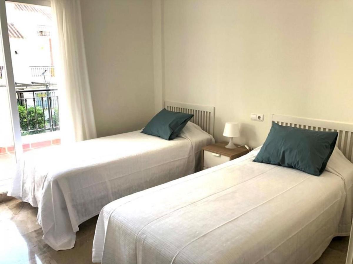 Сasa de vacaciones Preciosa Casa De 4 Y 3 Baños, Urbanización Naranjos, Puerto Banus Marbella