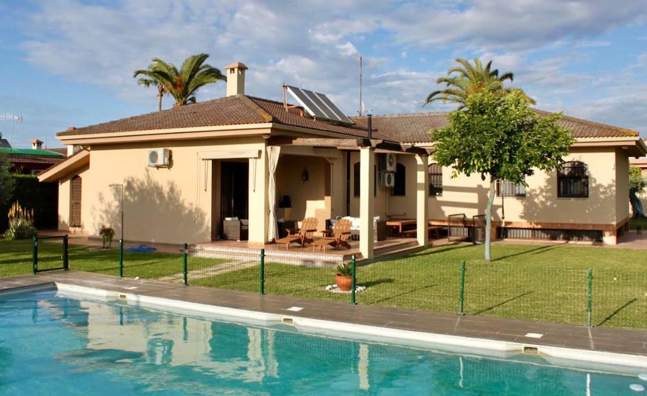 Luxurious Villa. Prívate Pool, Padel Court. Subway Villa