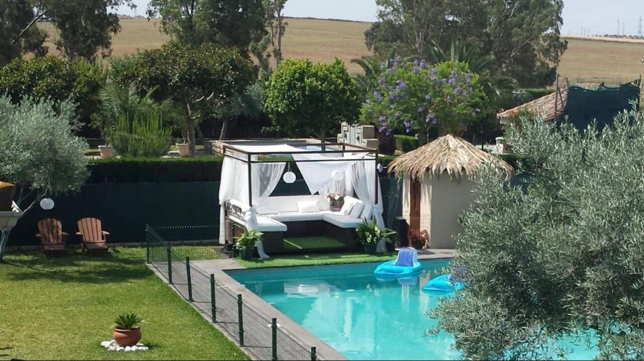 Villa Luxurious Villa. Prívate Pool, Padel Court. Subway