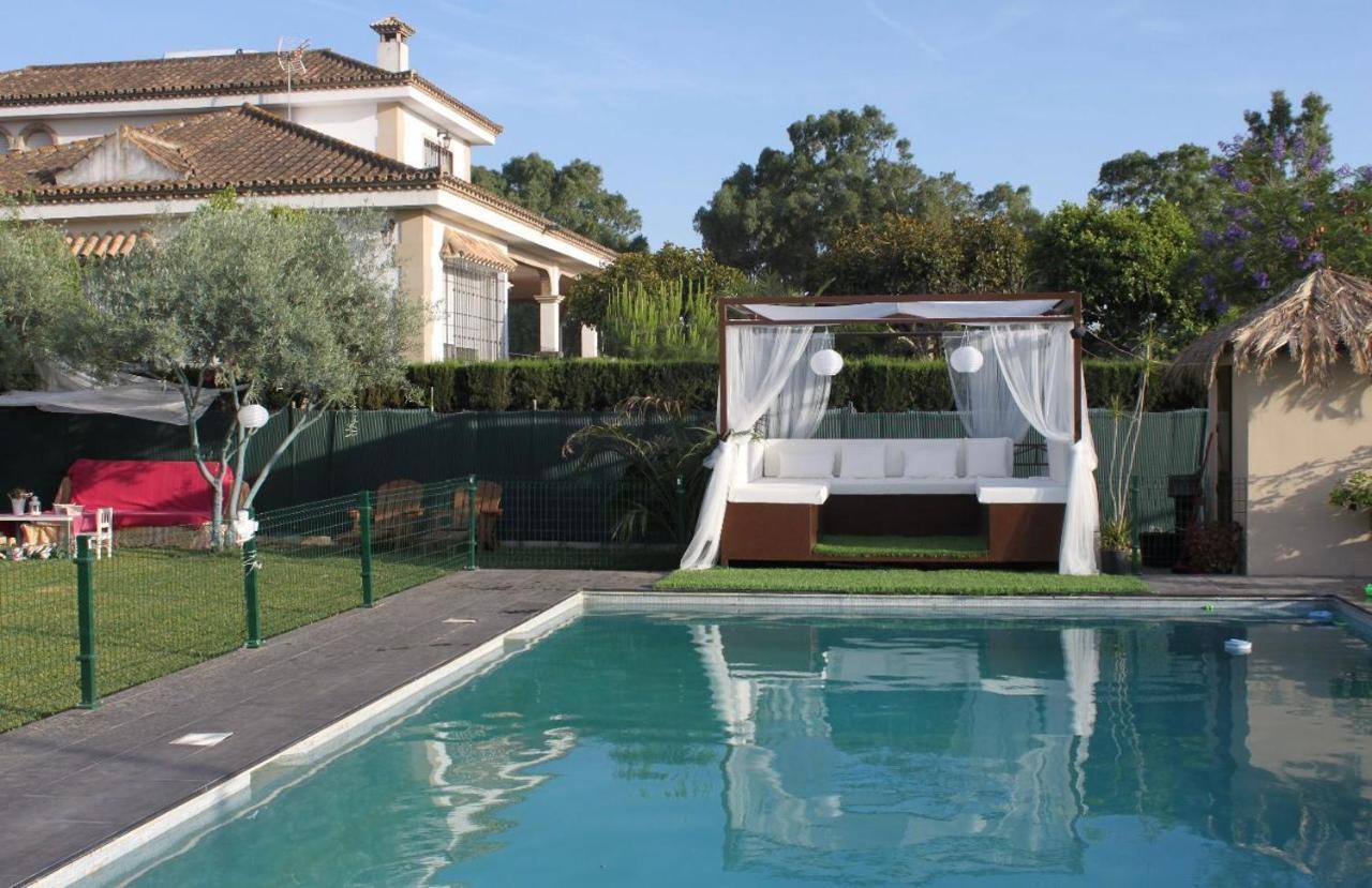 Luxurious Villa. Prívate Pool, Padel Court. Subway