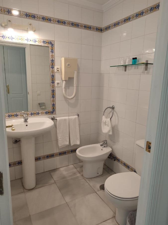 Simon Hotel *