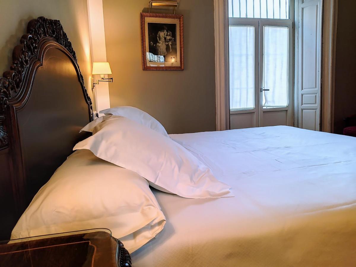Simon Hotel *