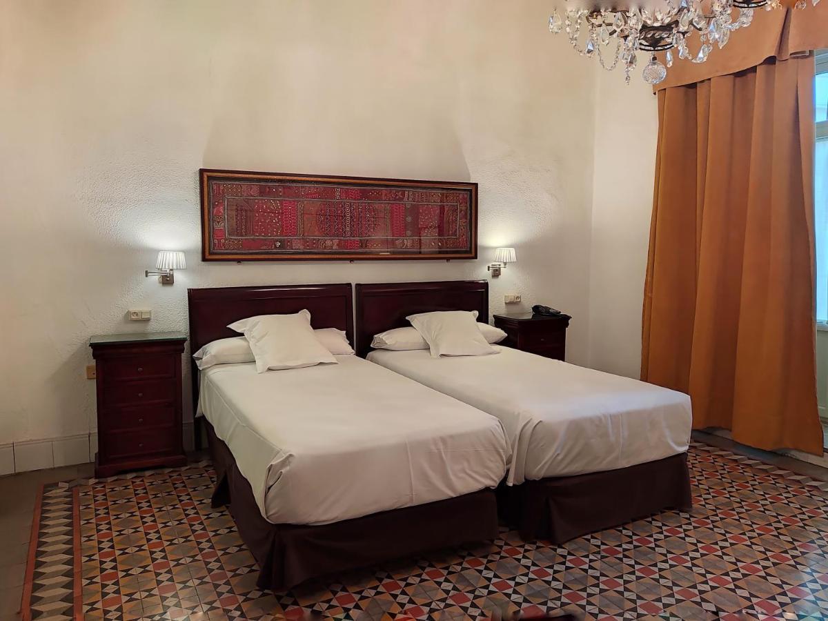 Simon Hotel