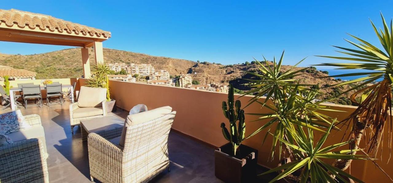 Luxury Penthouse Overlooking Mediteranee Apartment *
