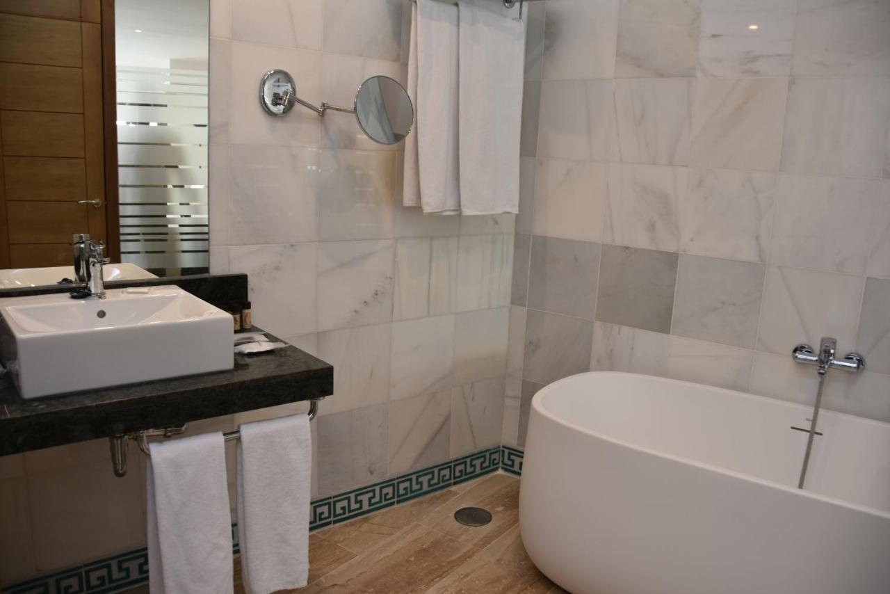 Hotel Doña Lola Zahara 4*