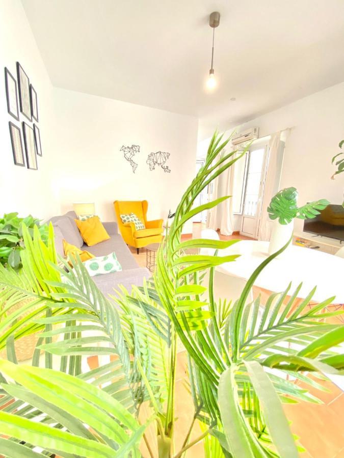 Comfortable Old Town, Parking Optional Apartment