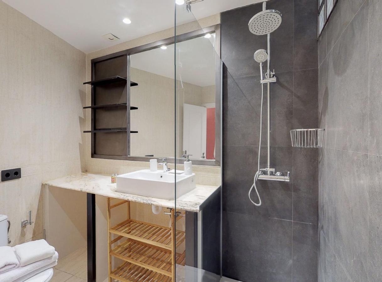 Apartment Center 2 Pax Plaza Santa Ana Iii