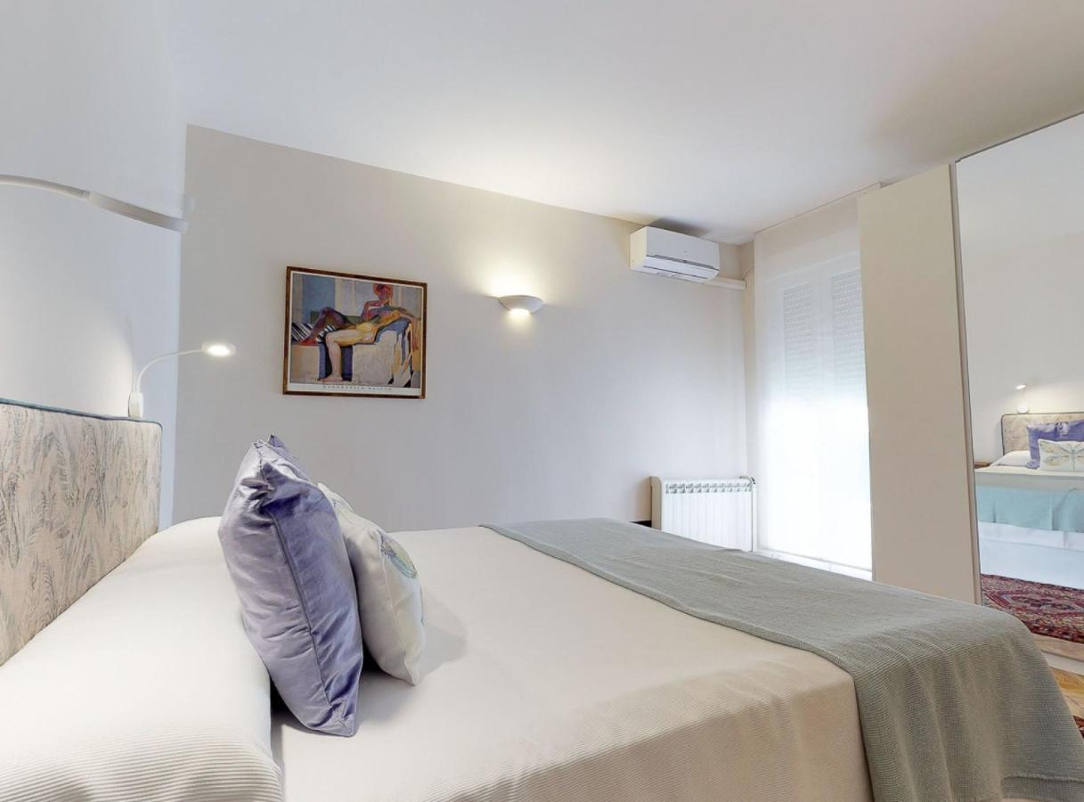 Center 2 Pax Plaza Santa Ana Iii Apartment Madrid