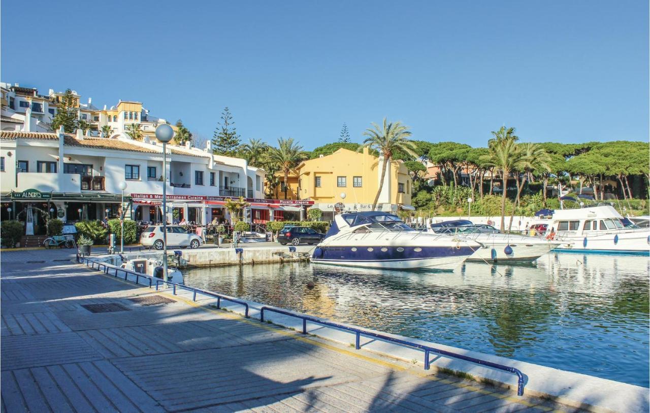 Beautiful In Marbella-las Chapas With 2 Bedrooms, Outdoor Swimming Pool And Swimming Pool Сasa de vacaciones