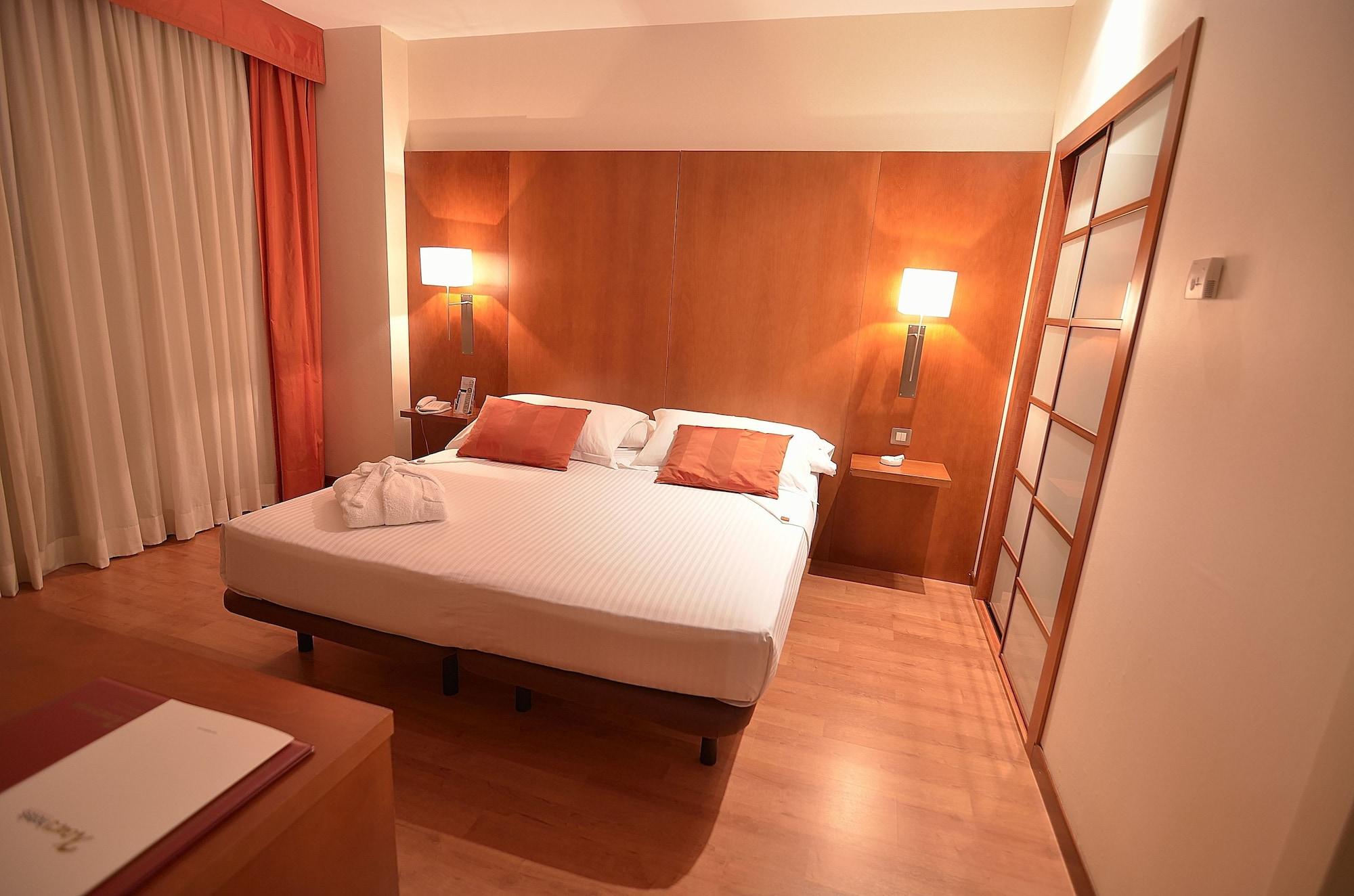 Xon's Valencia Hotel