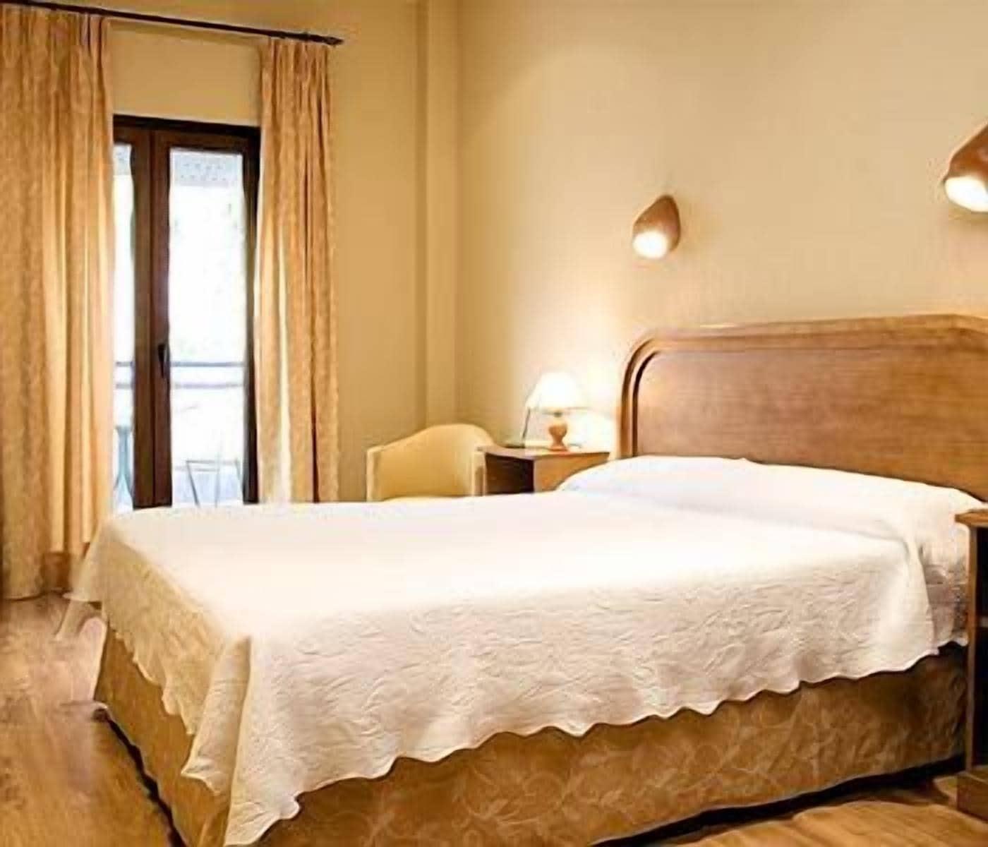 Hotel Cantaros 3*