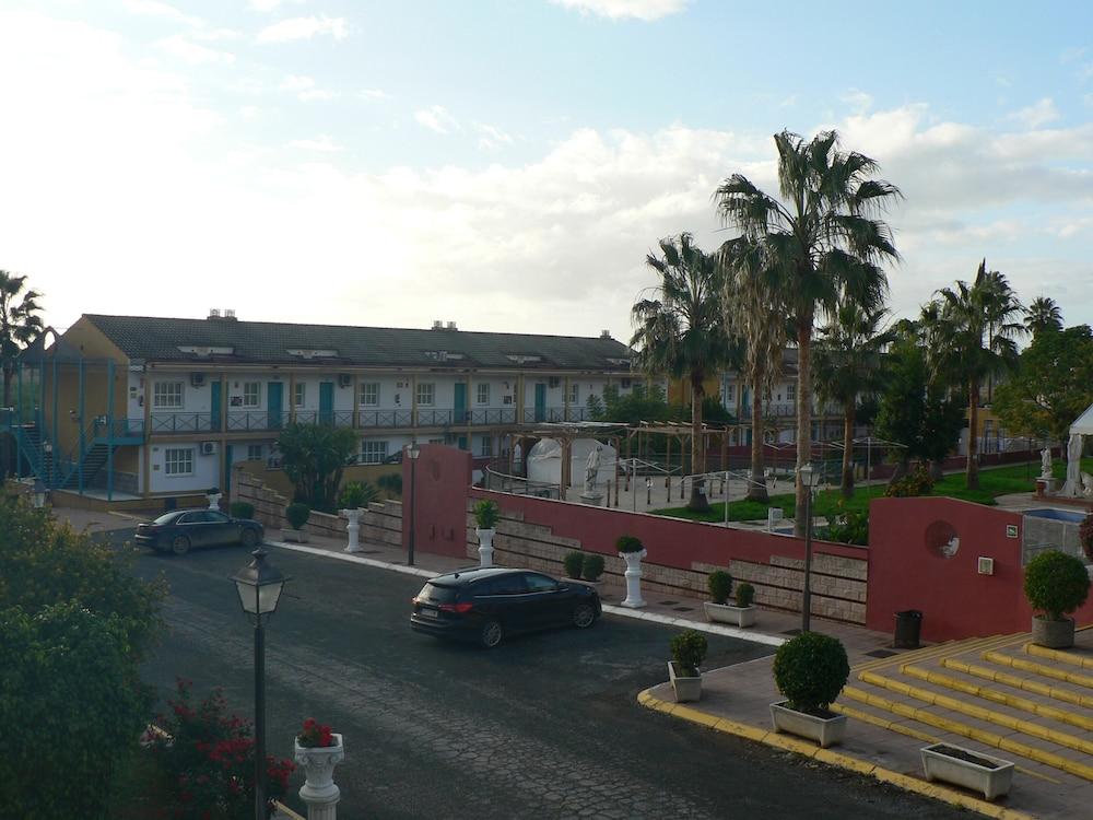 Hotel Jm Jardin De La Reina Guillena