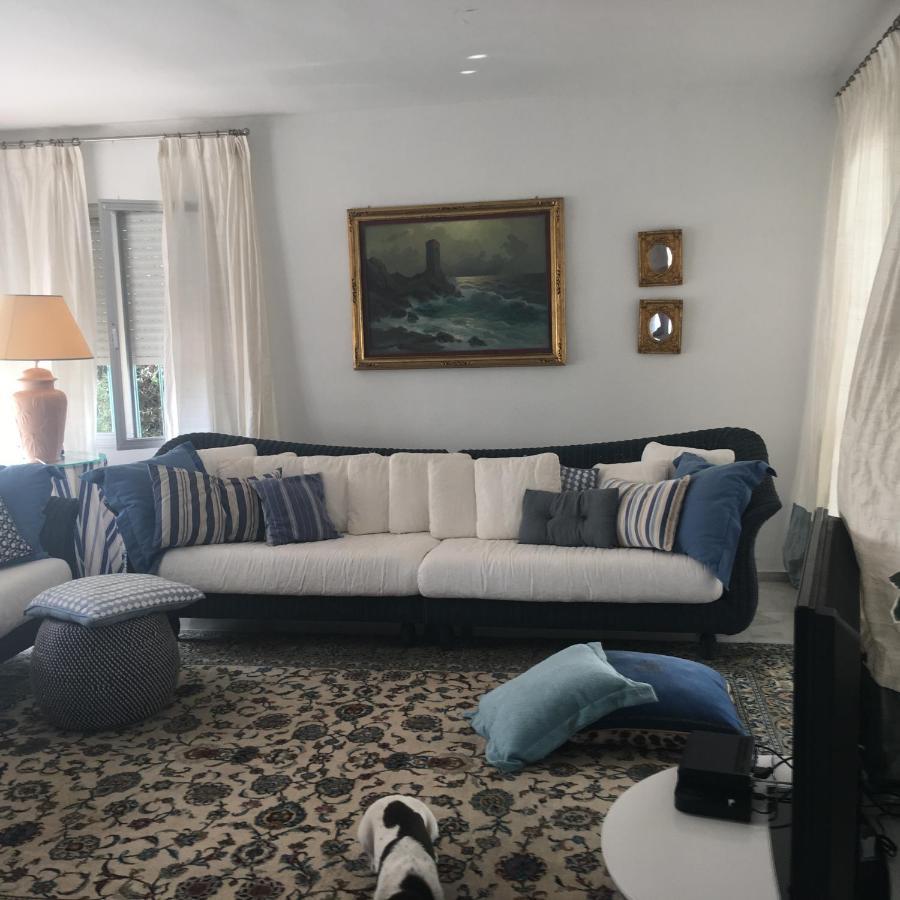 Mimosa Villa *