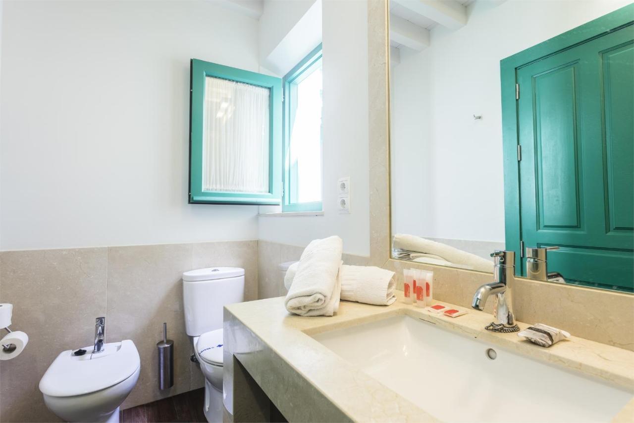 Laurel Apartment *