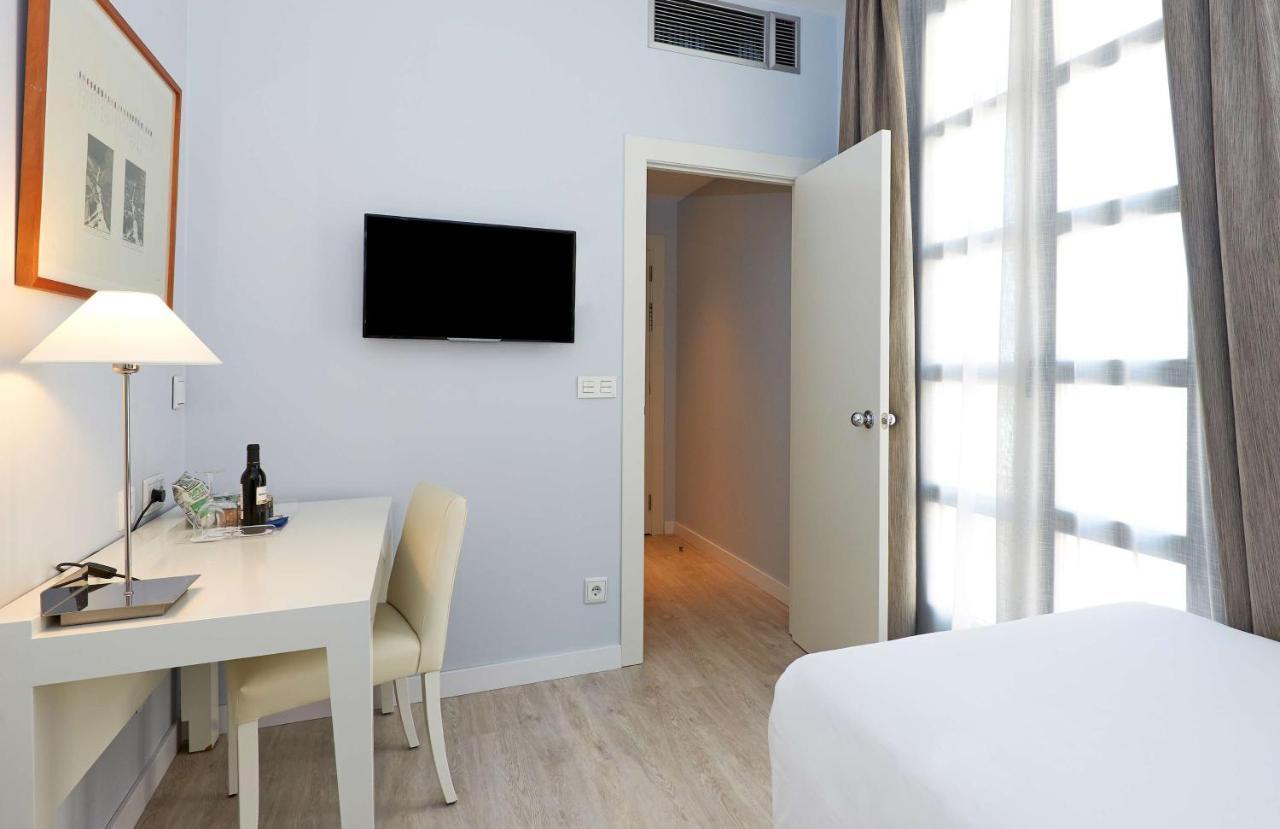Hotel Nh Artes 4*