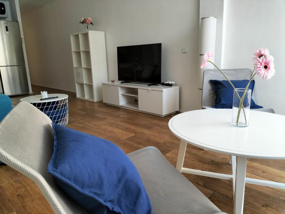 Sunny Tanife By Yumbo Apartment