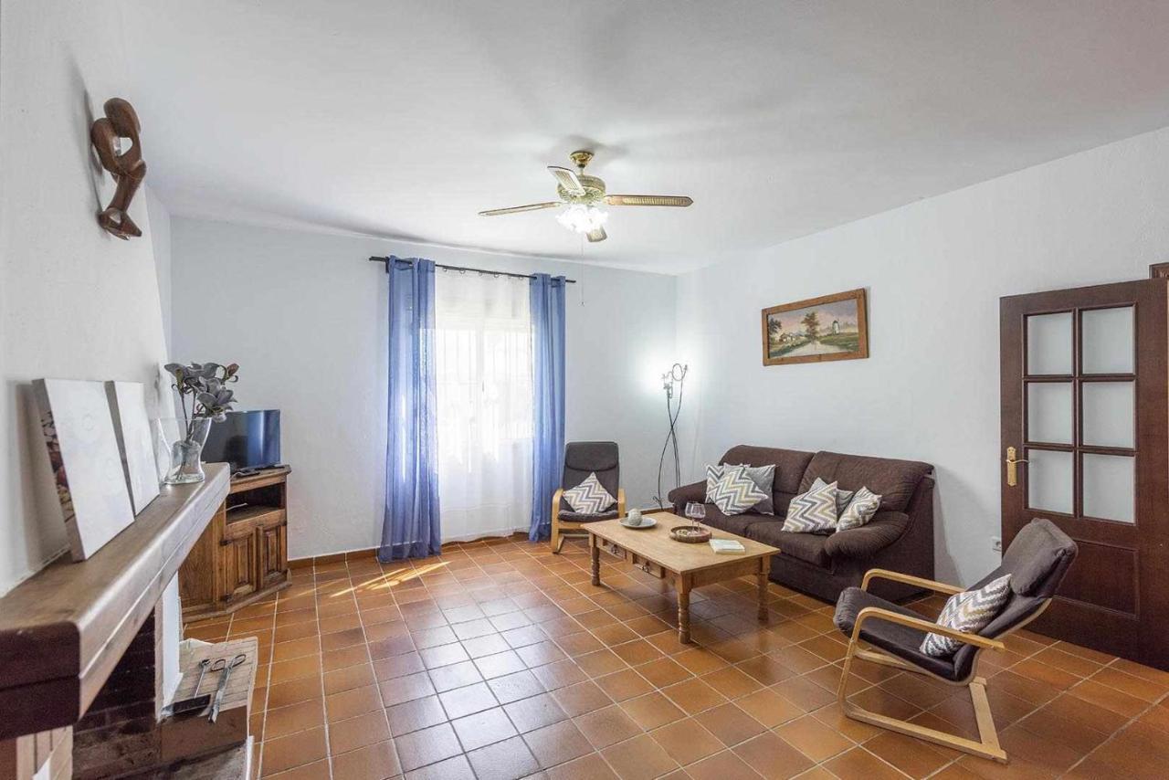 Casa De Noa Bonita En La Campiña De Sevilla